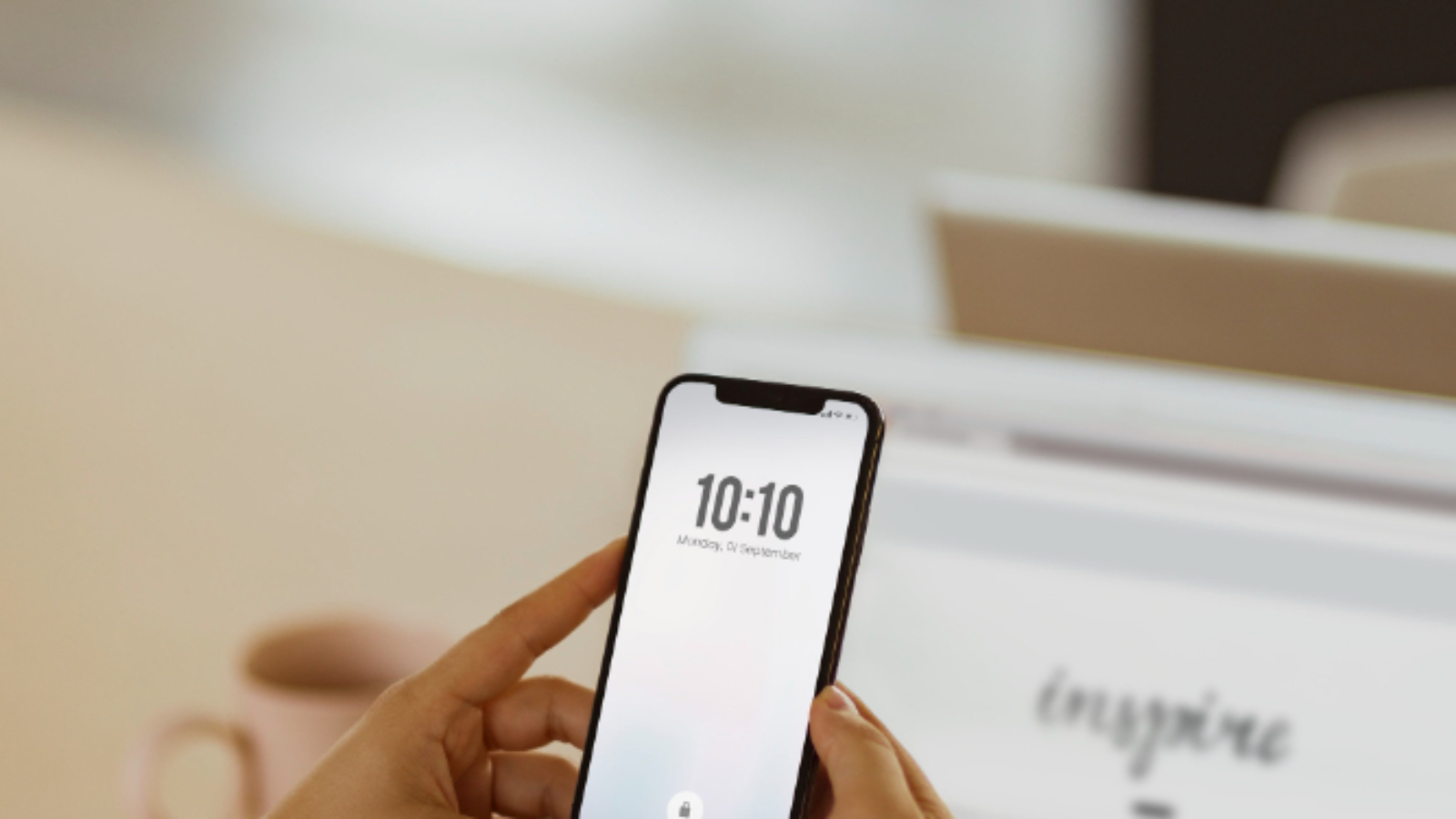 Sprawdź, jak czyścić, chronić i ładować odnowionego iPhone’a, aby działał długo, bezpiecznie i zachował wysoką wydajność.